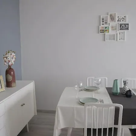 Beautiful And Cozy Flat Close To And Center Apartment